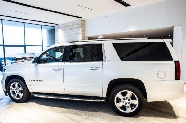 2015 Chevy Subarban  (White)